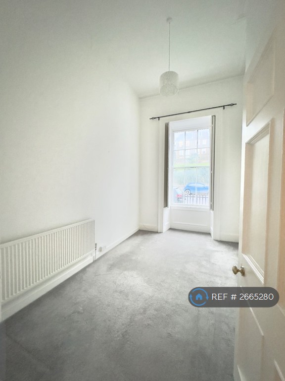 2 bedroom flat in Cornwallis Crescent, Bristol, BS8 (2 bed) (#2665280)