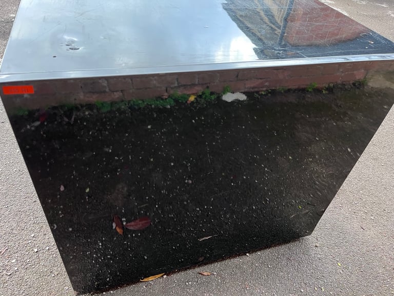 Metal cabinet