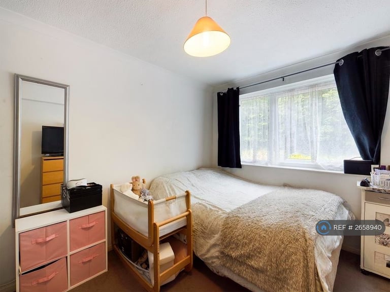 2 bedroom flat in Windsor Drive, High Wycombe, HP13 (2 bed) (#2658940)