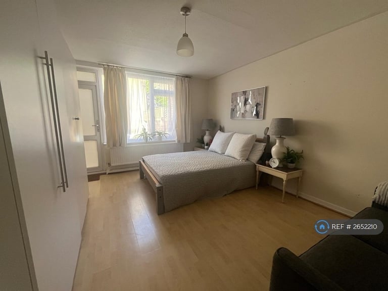 image for 1 bedroom in Wolftencroft Close, London, SW11 (#2652210)