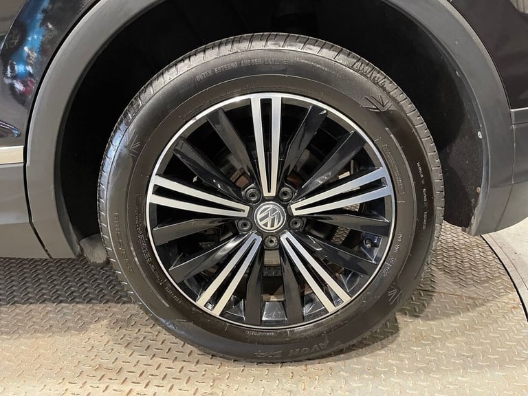 2018 Volkswagen Tiguan 2.0 TDI SE Navigation SUV 5dr Diesel DSG Euro 6 (s/s) (150 ps) ESTATE Dies...