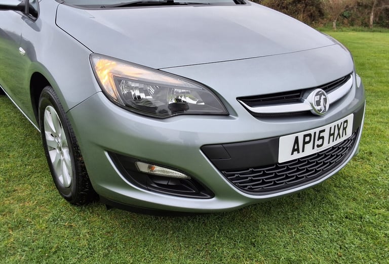 2015 Vauxhall Astra 1.4i 16V Design 5dr HATCHBACK Petrol Manual