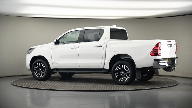 2024 Toyota Hilux 2.8 D-4D Invincible Pickup Double Cab 4dr Diesel Auto 4WD Euro 6 (s/s) (204 Pic...