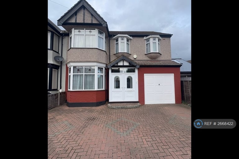 4 bedroom house in Kenwood Gardens, Ilford, IG2 (4 bed) (#2668422)