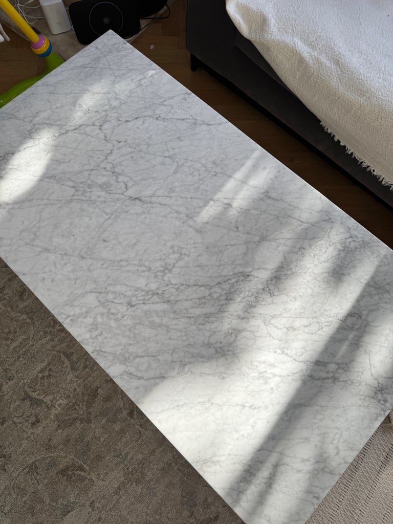 West Elm Marble Rectangle Coffee Table (112 cm x 61 cm)