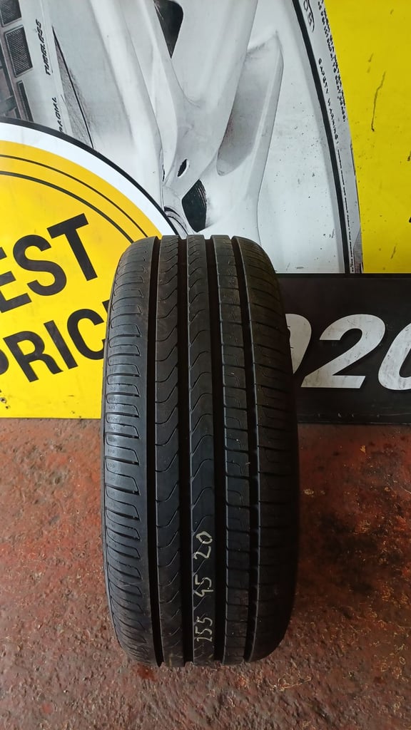 1x 255 45 20 Pirelli Tyre