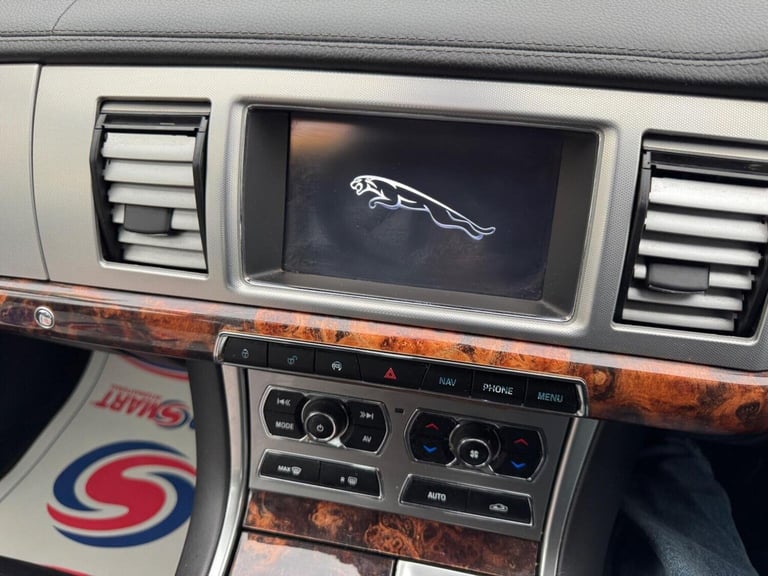 JAGUAR XF 2.2d Luxury Auto Euro 5 (s/s) 4dr 2011