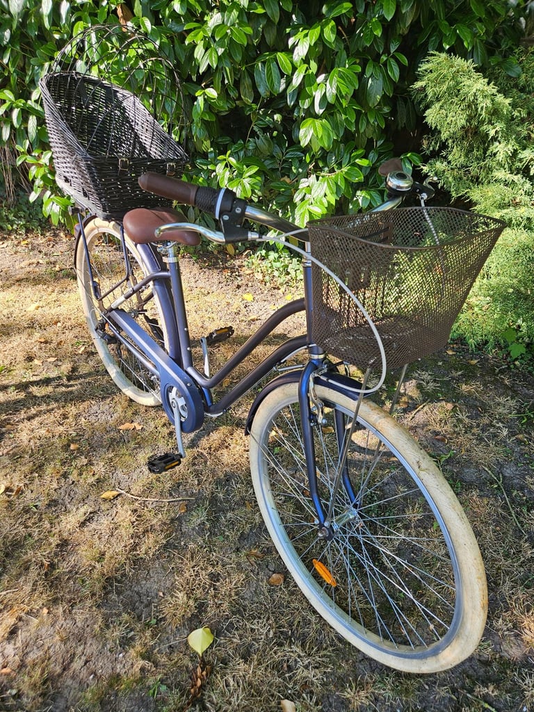 Btwin Elops Dutch style Bikes – men and ladies