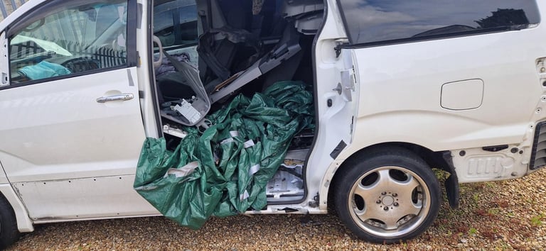 **BREAKING** FRONT SCREEN EXSAUST TOYOTA ALPHARD ALSO BODYSHOP 