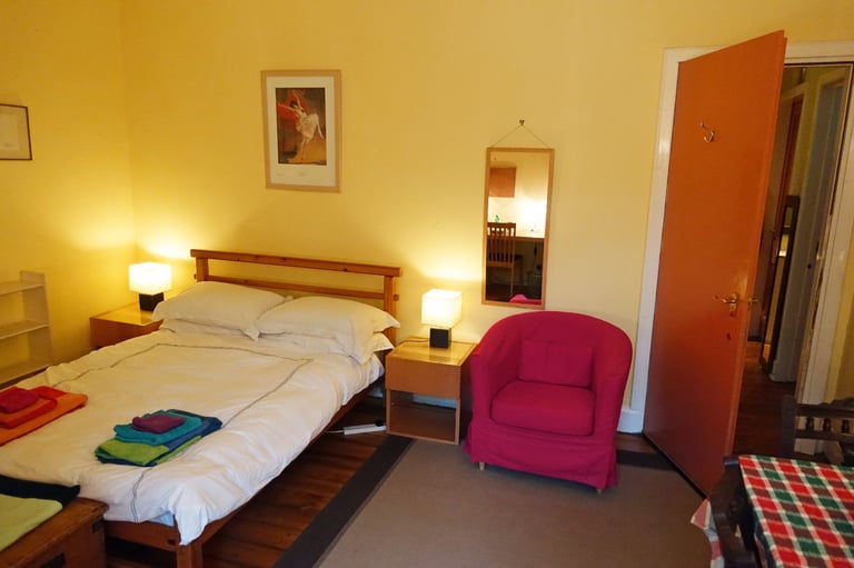 WEST END DOUBLE ROOM WITH PRIVATE ENTRANCE