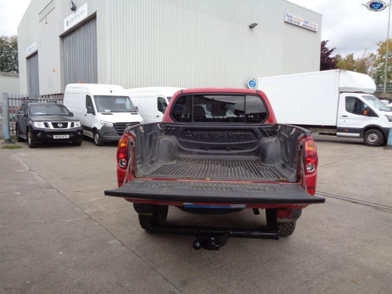 MITSUBISHI L200 2.5 DI-D Trojan Red Manual Diesel 2013
