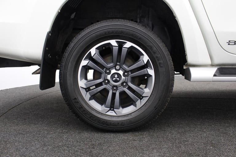 2020 Mitsubishi L200 Doublecab 2.2 Di-D Barbarian X 4WD Automatic Double Cab Pick-up Diesel Autom...