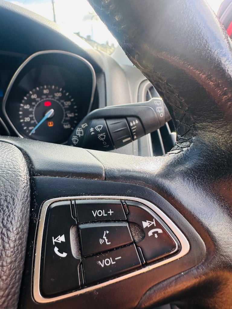 2014 Ford Focus 1.6 TDCi 115 Titanium 5dr HATCHBACK Diesel Manual - Image 17