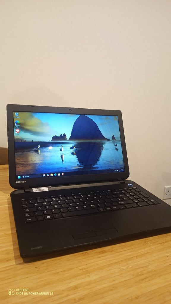 image for Toshiba Satellite C50-B-12C Laptop – Refurbished, New Battery