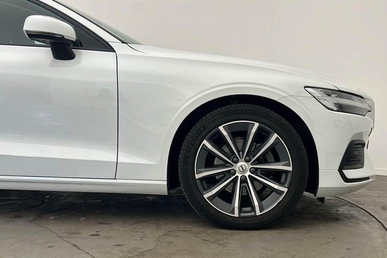2022 Volvo V60 Momentum, B3 mild hybrid ESTATE Petrol/Electric Hybrid Automatic