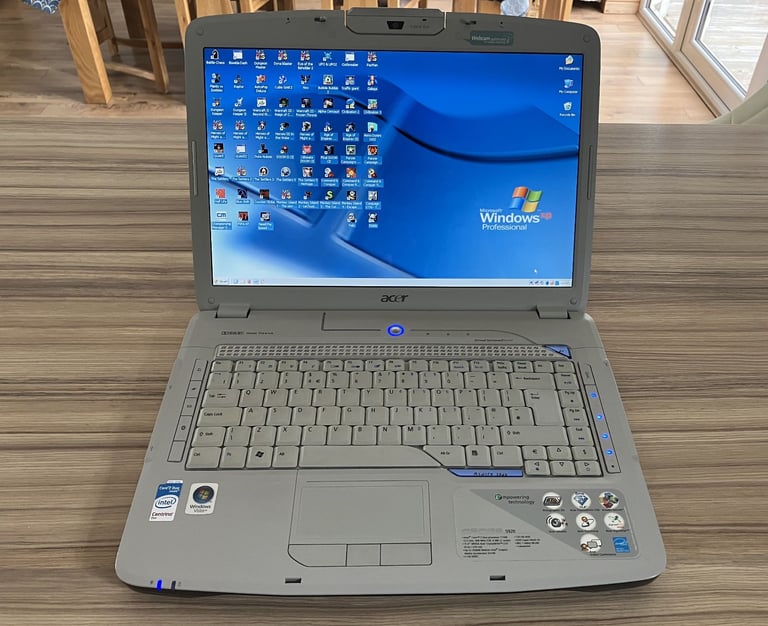 image for Retro/old school gaming laptop with Windows XP and lots of classic games