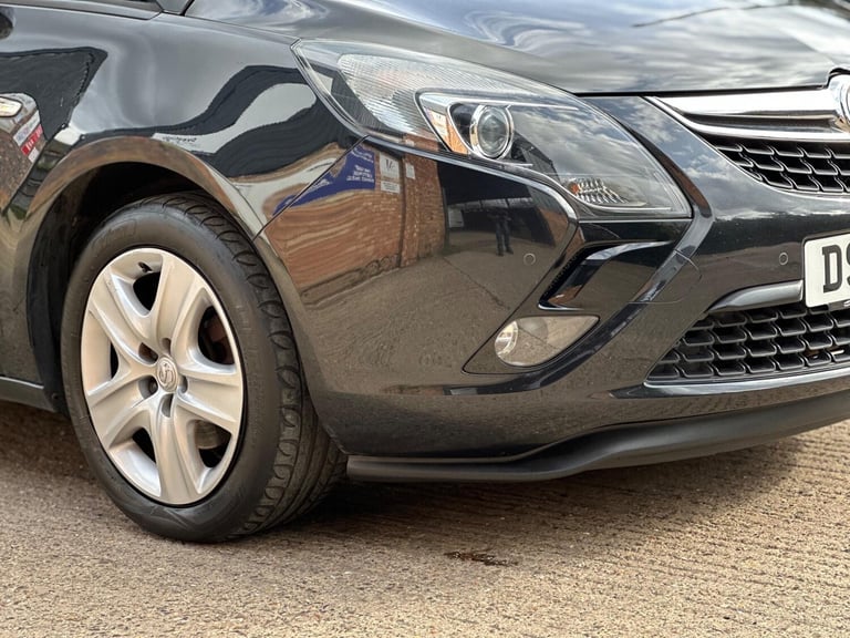 2013 Vauxhall Zafira Tourer 1.8 16V Exclusiv Euro 5 5dr Petrol