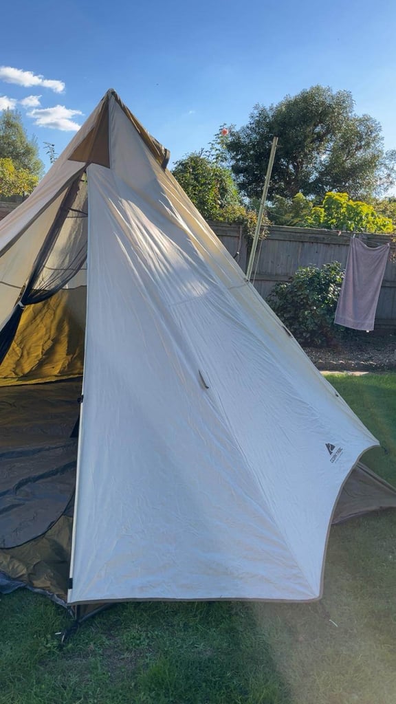 Camping tent