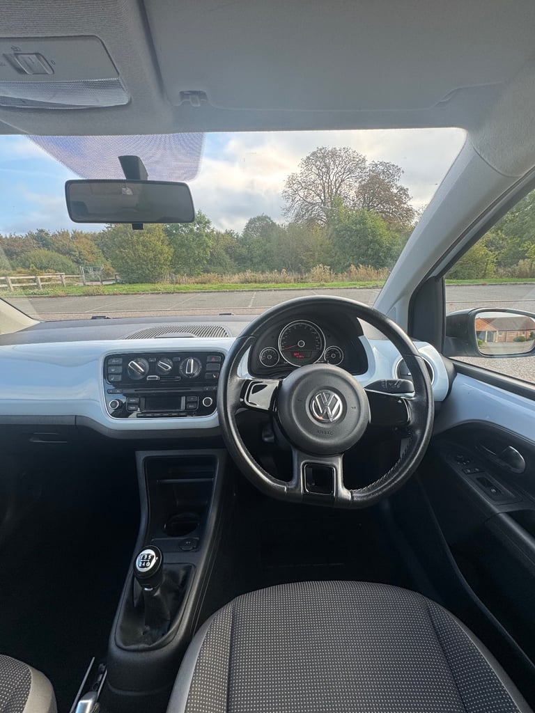 Volkswagen, UP, Hatchback, 2013, Manual, 999 (cc), 3 doors