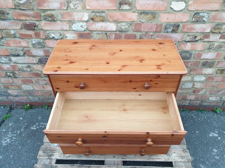 Classic Vintage Pine Chest Of Drawers commode dresser