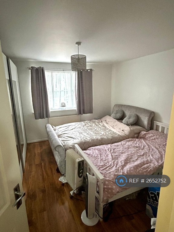 2 bedroom flat in Royal Oak Street, London, RM8 (2 bed) (#2652752)