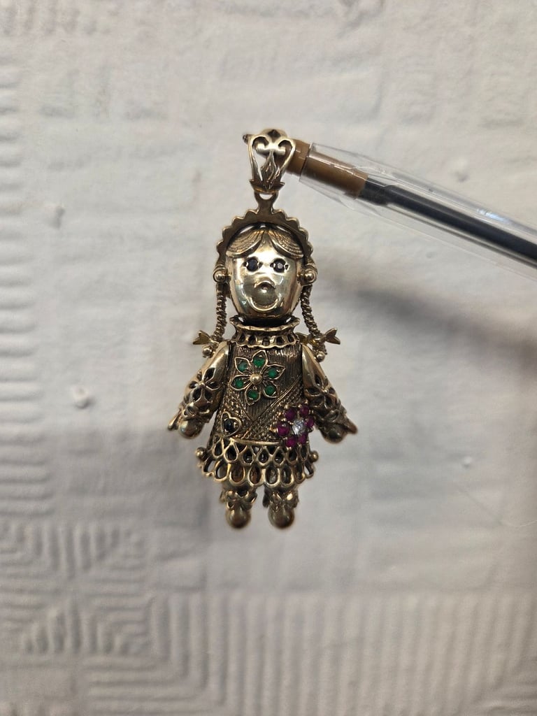 image for 🔥 9ct Gold Dolly ✨️ pendant