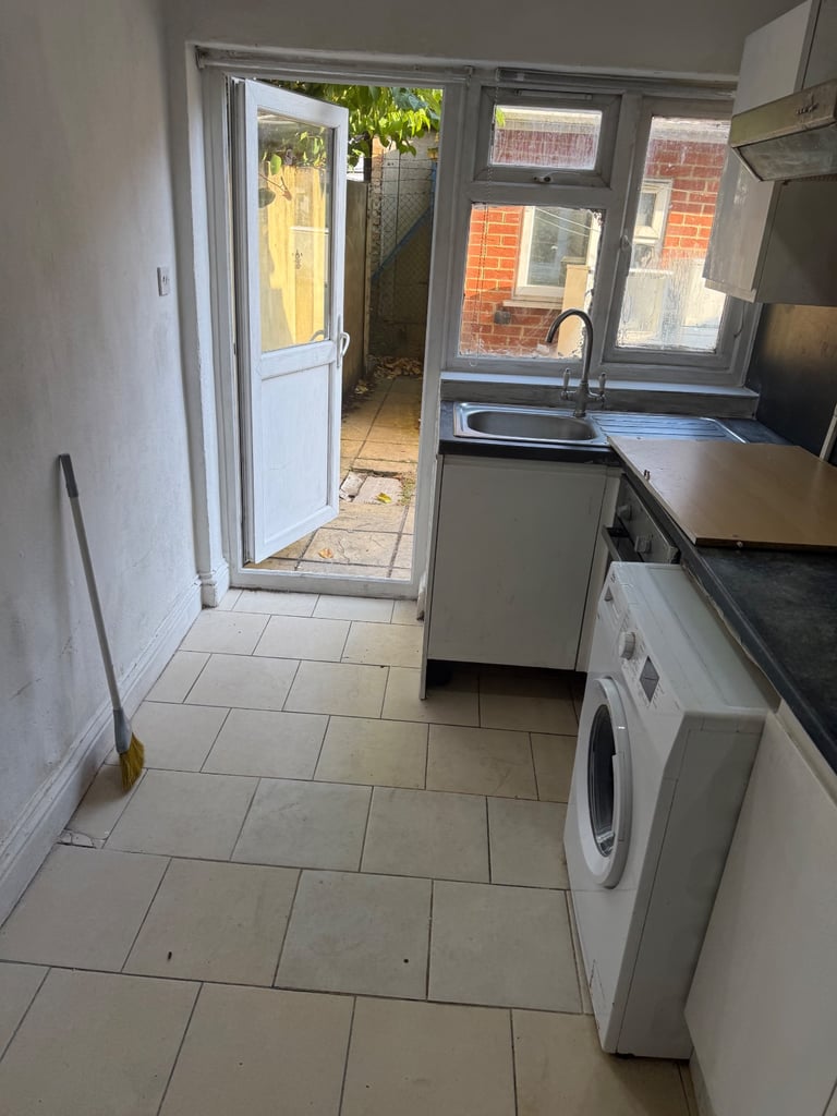 One Double Bedroom Ground Floor Studio is available to rent in Southall UB2