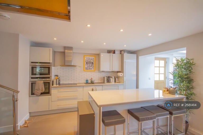 3 bedroom house in Castle Hill, Lostwithiel, PL22 (3 bed) (#2681414)