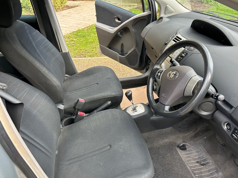 Toyota YARIS 1.3 automatic,low miles 50k,drives superb,excellent condition,service history,2 keys 