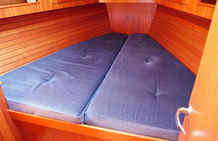 HALLBERG RASSY 342 CRUISING YACHT. (The Bentley of Sailing yachts.)