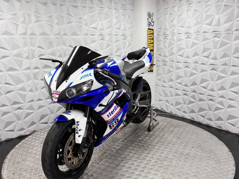 2004 Yamaha R1 | *WARRANTY PROVIDED*