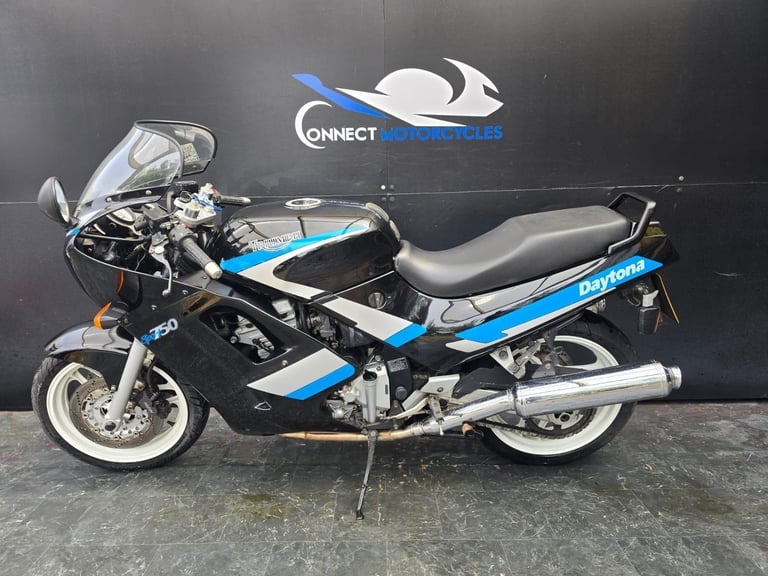 TRIUMPH DAYTONA 750 PROJECT BIKE HPI CLEAR