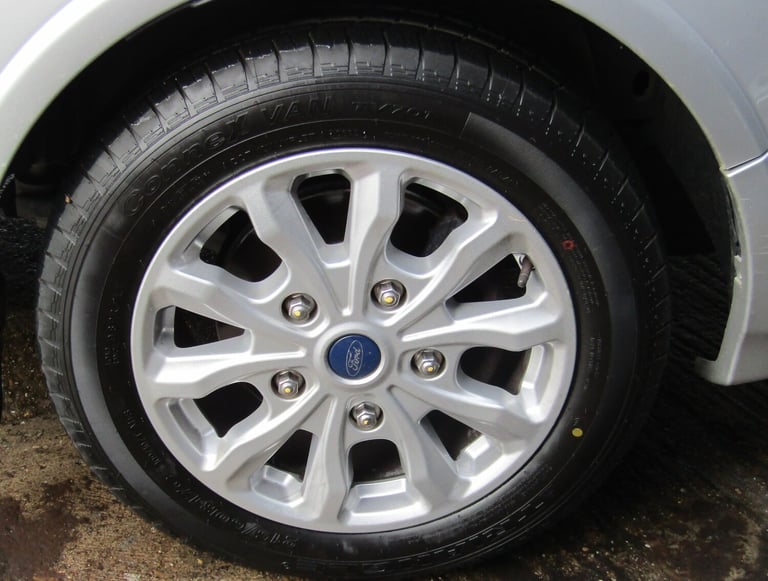 2022 Ford Tourneo Custom 2.0 EcoBlue 130ps L/R 9 Seater Titanium Auto Minibus Diesel Automatic