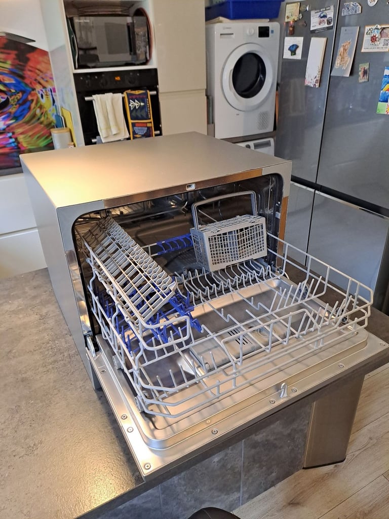 Russell Hobbs tabletop dishwasher