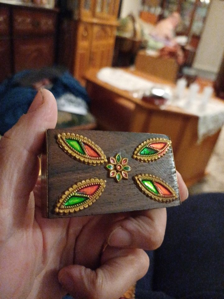 image for Vintage trinket/pill box.