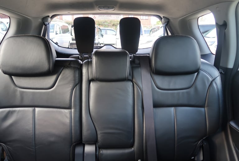 2012/12 White Mitsubishi Outlander 2.2 DI-D GX3 5dr 2WD 7 Seat