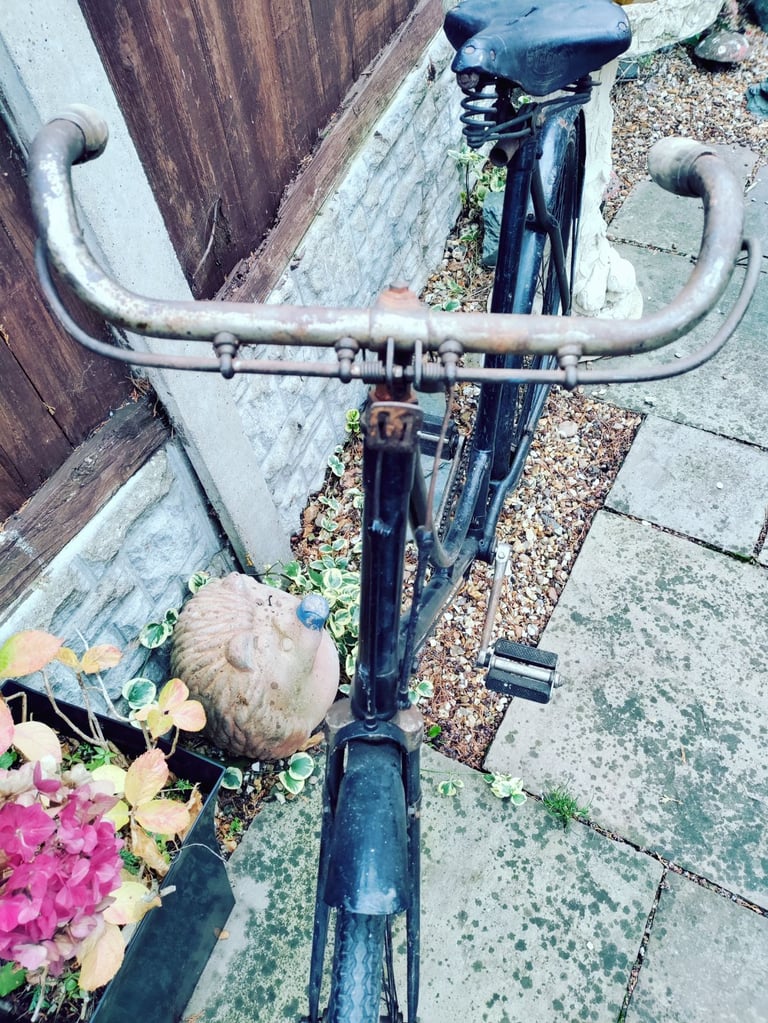 VINTAGE LADIES BIKE 