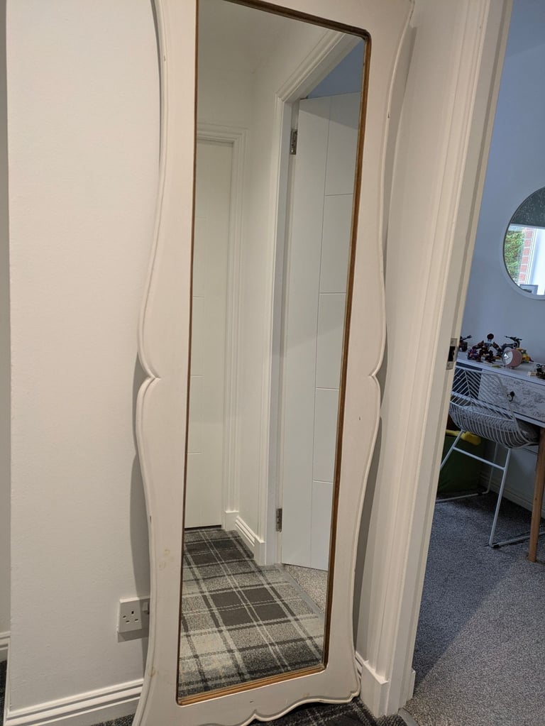 Large free standing or hanging mirror 