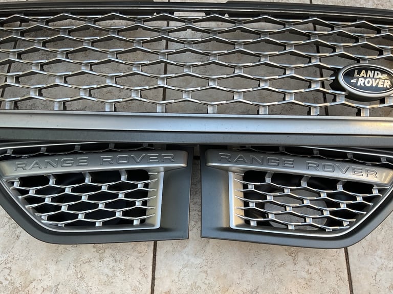 RANGE ROVER SPORT FRONT GRILLE AND SIDE VENTS