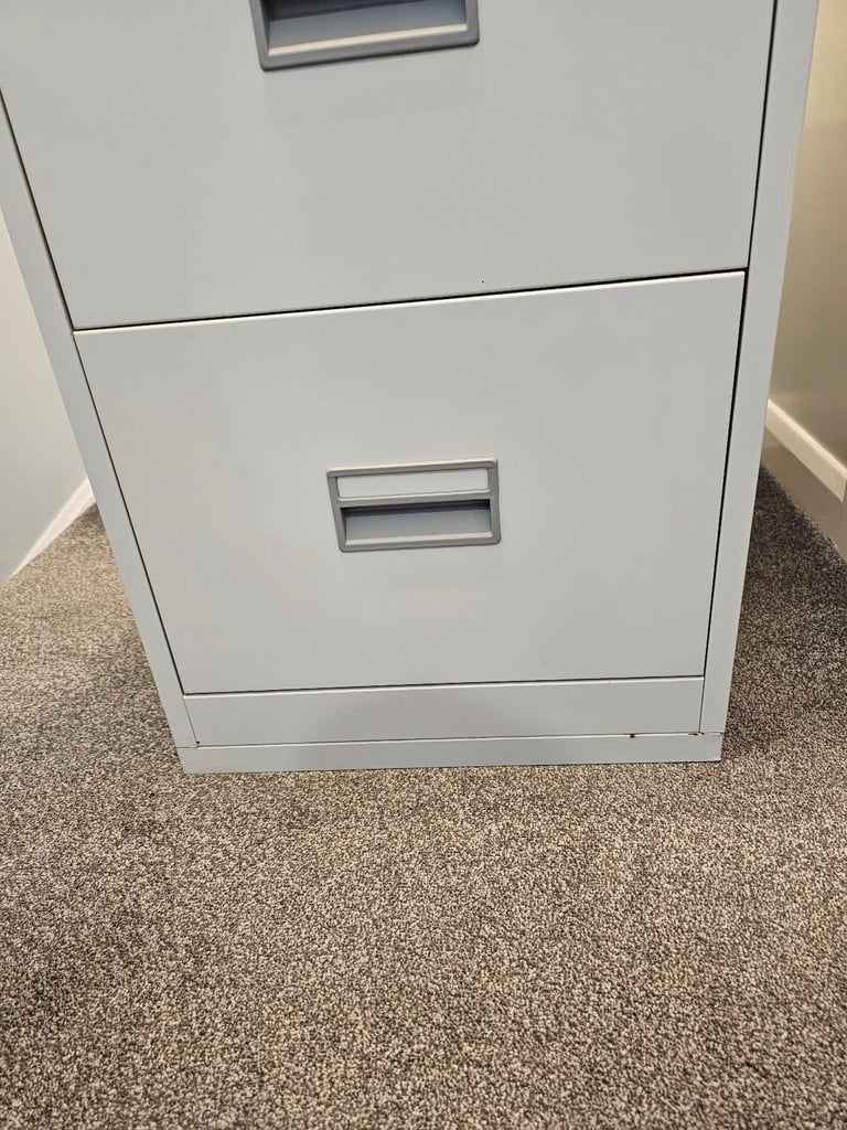 3 drawer filing cabinet with file holders 