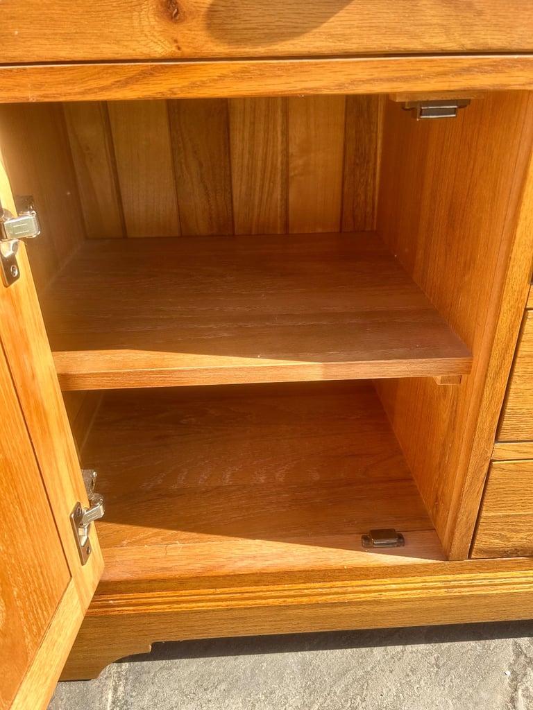 Large Rustic Solid Oak Sideboard - Excellent Condition 