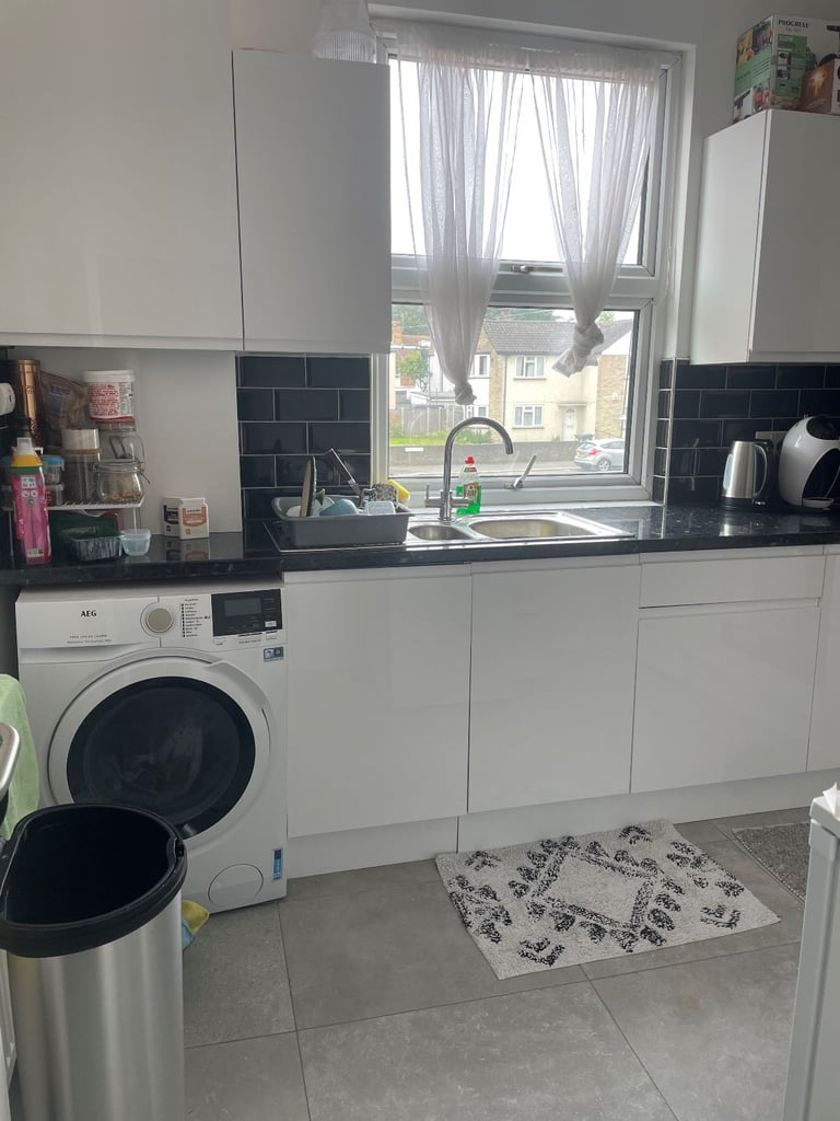 image for Beautiful 1 bedroom ground floor garden flat for rent in CHINGFORD