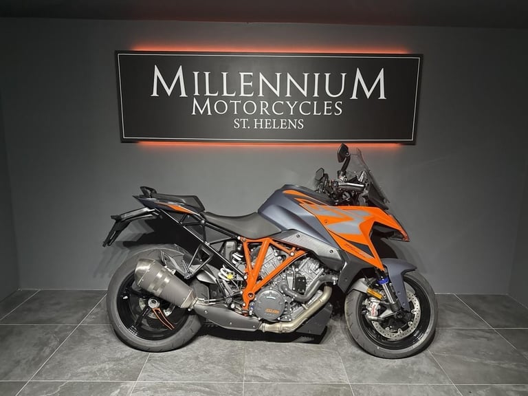 KTM 1290 SUPER DUKE GT PERFORMANCE SPORTS TOURER MOTORCYCLE