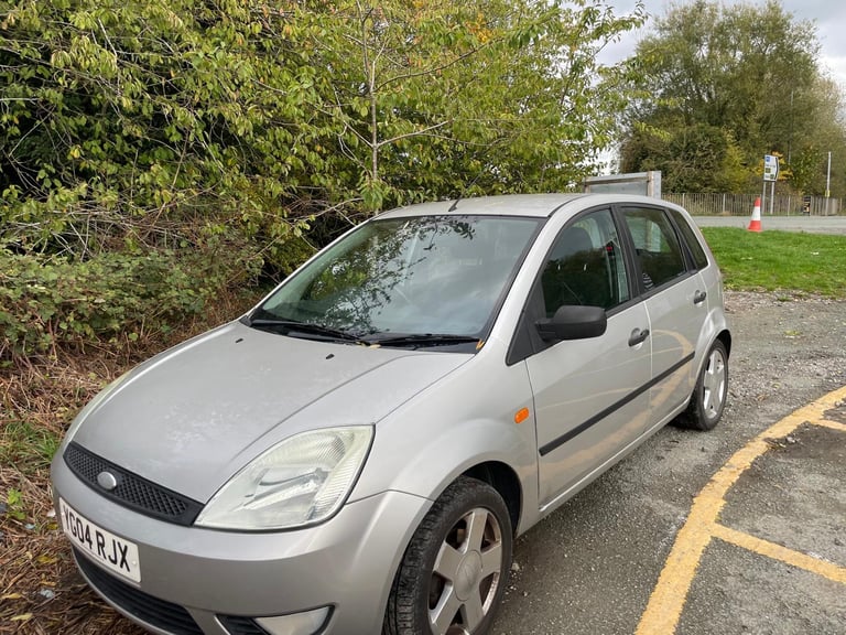 FORD FIESTA 1.4 ZETEC PETROL 04 REG 5 DOOR SILVER MOT MARCH 4TH 2026 LOW INSURANCE 48+MPG