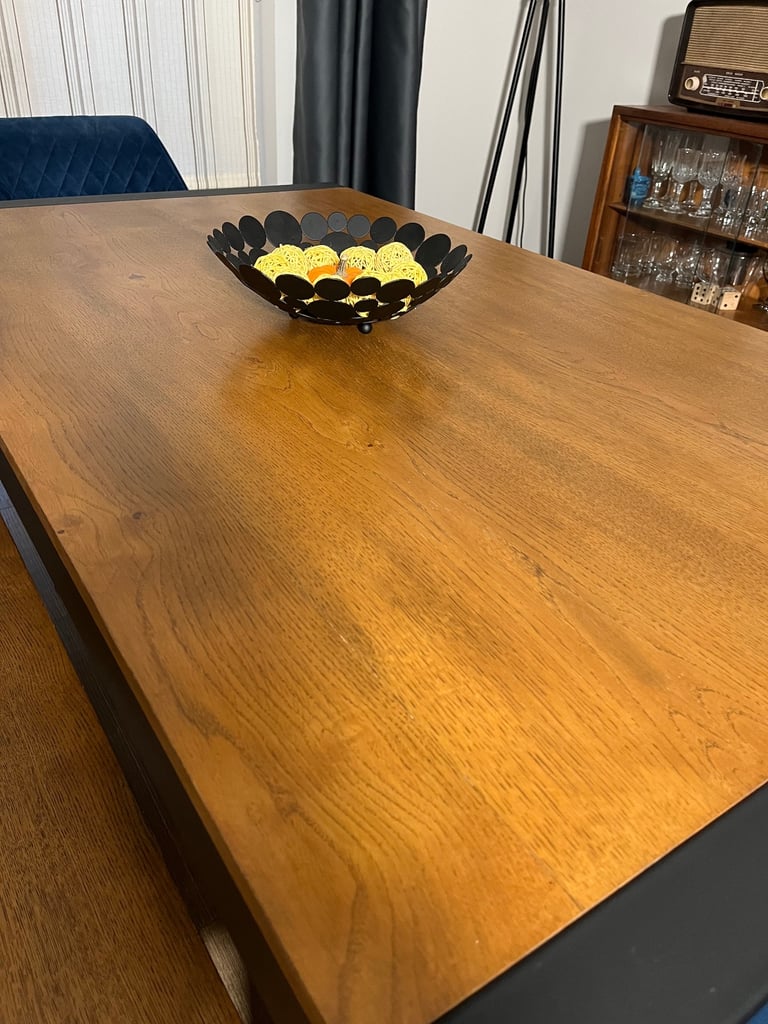 Stunning fully refurbished 6 person solid oak dining table set in urban/ industrial style