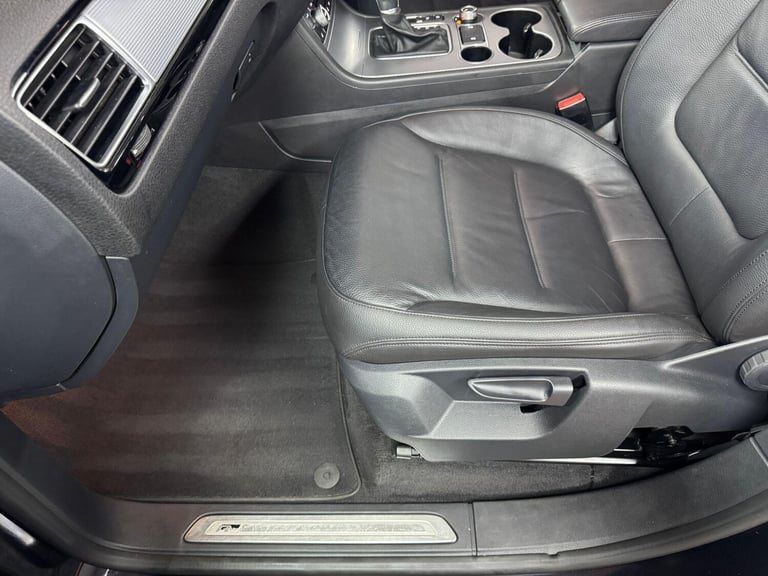 2015 Volkswagen Touareg 3.0 TDI V6 BlueMotion Tech R-Line Tiptronic 4WD Euro 6 (s/s) 5dr ESTATE D...