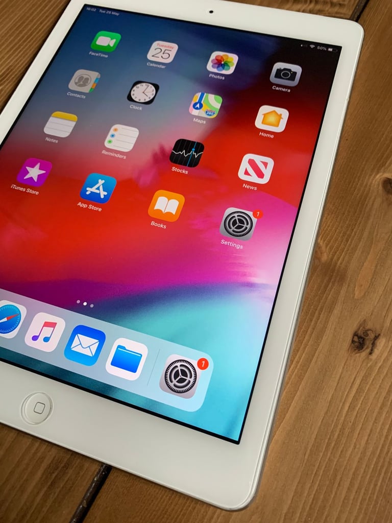 APPLE IPAD AIR 2 WIFI CELLULAR IOS15 - FREE new charger - Great condition - can deliver