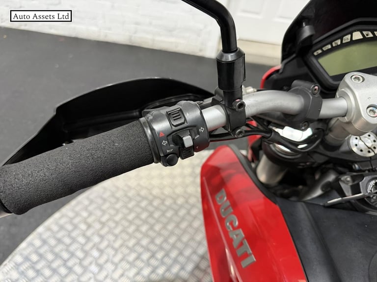 2014 Ducati Hyperstrada 821 821 Naked Petrol Manual Euro 3 (104 ps) Naked Petrol Manual
