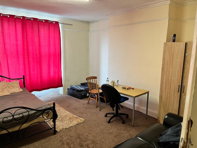 Double Spacious Room Available