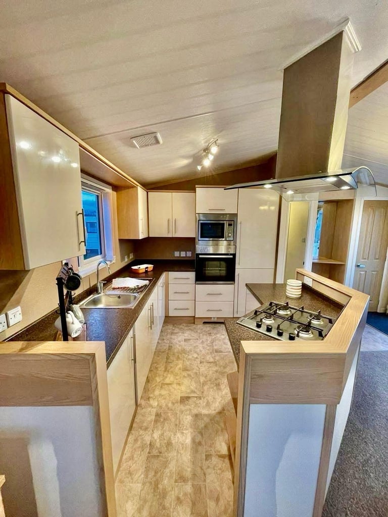 STUNNING LODGE BY THE BEACH FREE 2025 SITE FEES TOWYN NORTH WALES CORNER PLOT